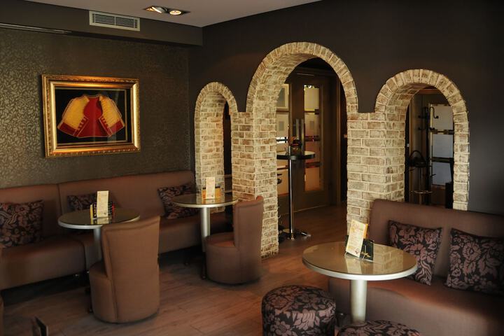 Lounge 53 of 60