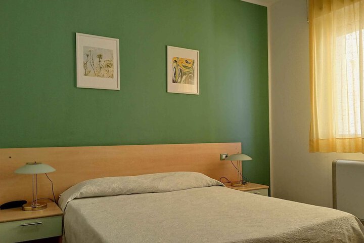 Room 22 of 36