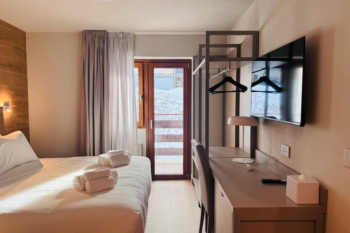 Room 9 of 72