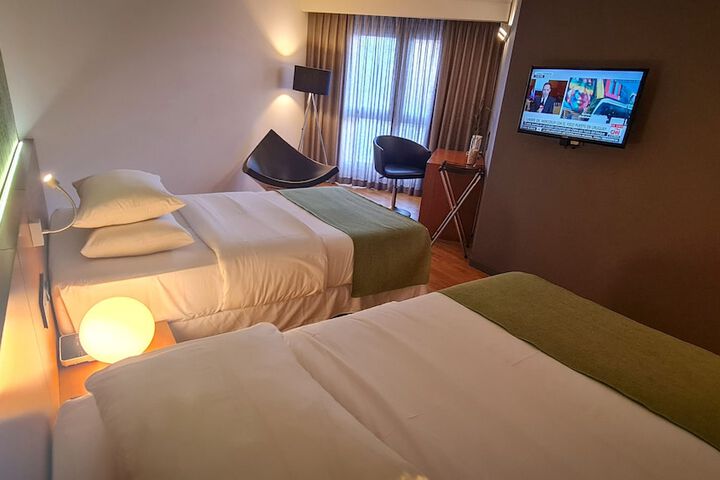 Room 34 of 90