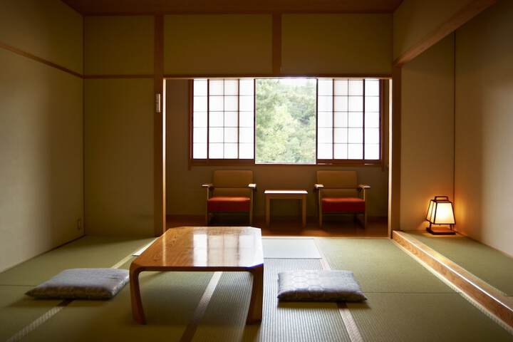 Room 10 of 34