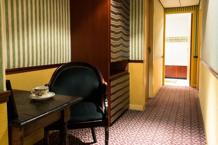 Ballroom/Hall 83 of 93