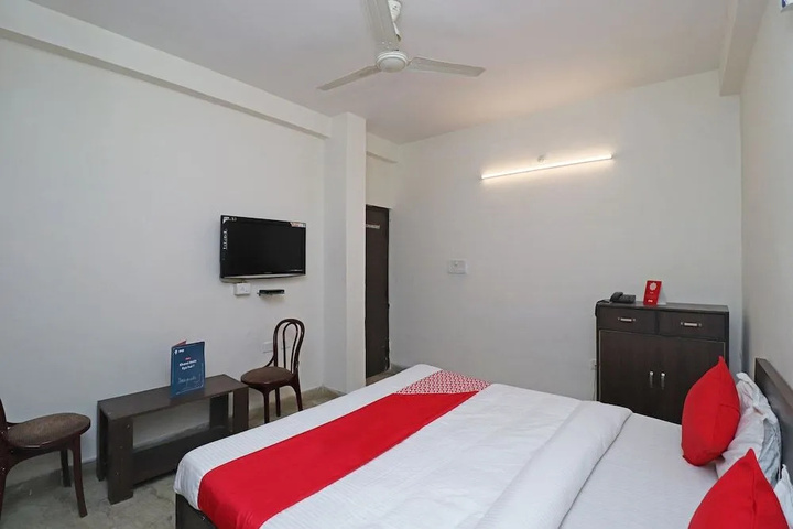 Room 3 of 12