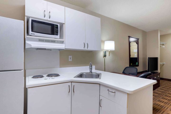 Double Accessible Queen Size Bed (5 of 6)