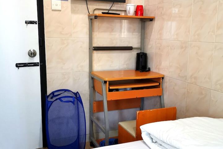 Room 13 of 31