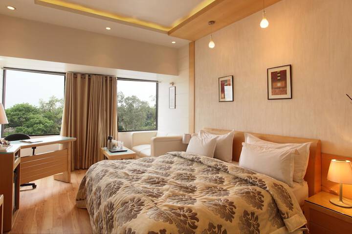 Room 13 of 28