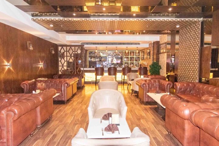 Lounge 36 of 74