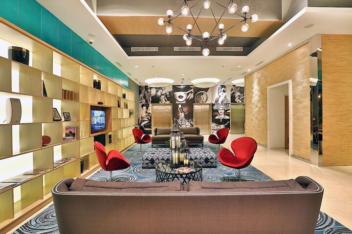 Entrance & Lobby