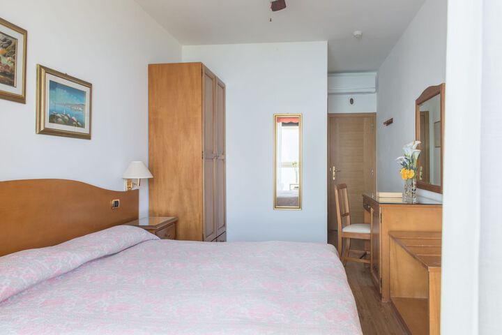 Room 10 of 51