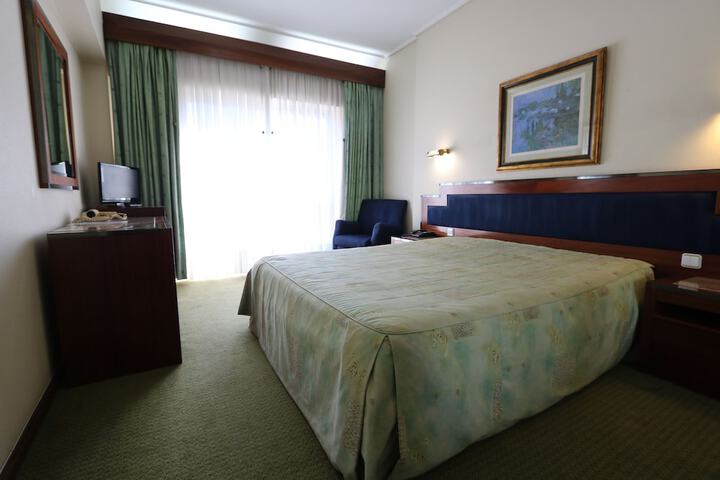 Room 6 of 46
