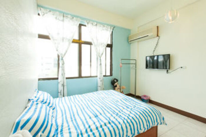 Room 16 of 18