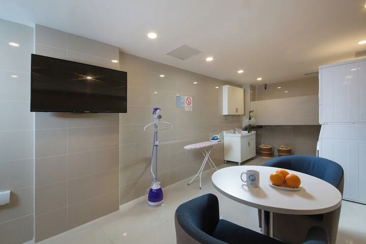 Room 3 of 6