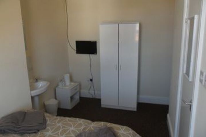 Room 10 of 24