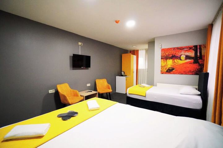 Room 12 of 20