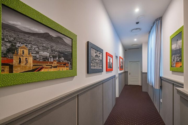 Ballroom/Hall 10 of 13