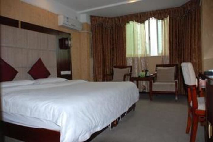 Room 5 of 8