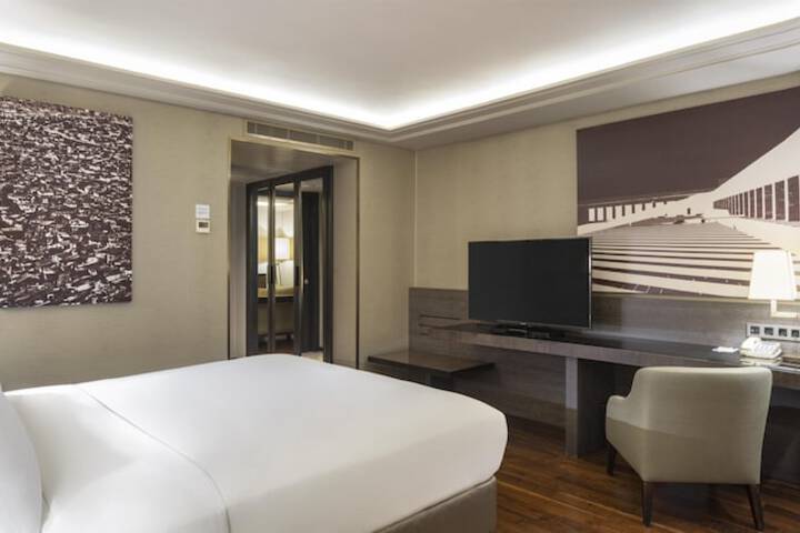 Room 31 of 243