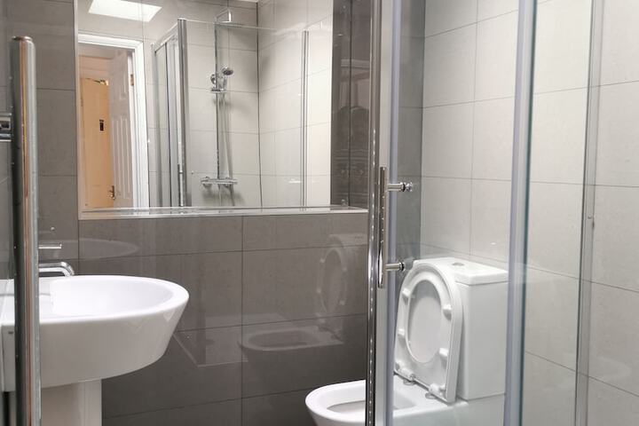 Room 8 of 27