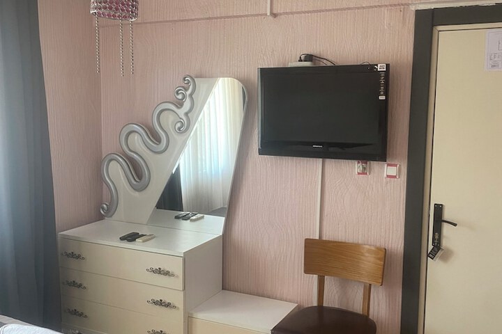 Room 27 of 80