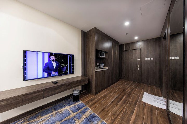 Room 25 of 36