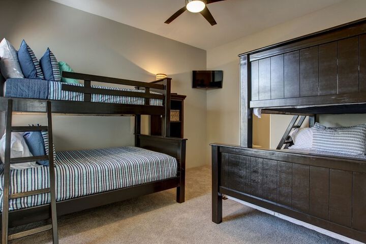 Room 10 of 38