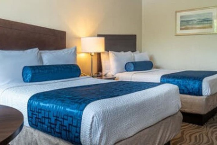 2 Double Beds (9 of 13)