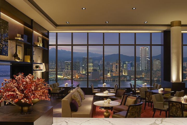 Lounge 63 of 69