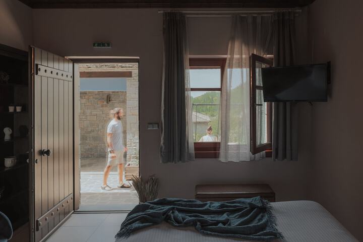 Room 30 of 98