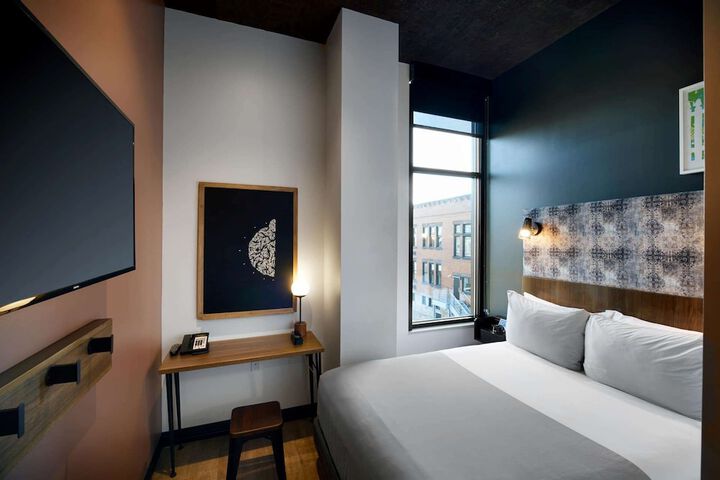 1 King Deluxe Room (9 of 23)