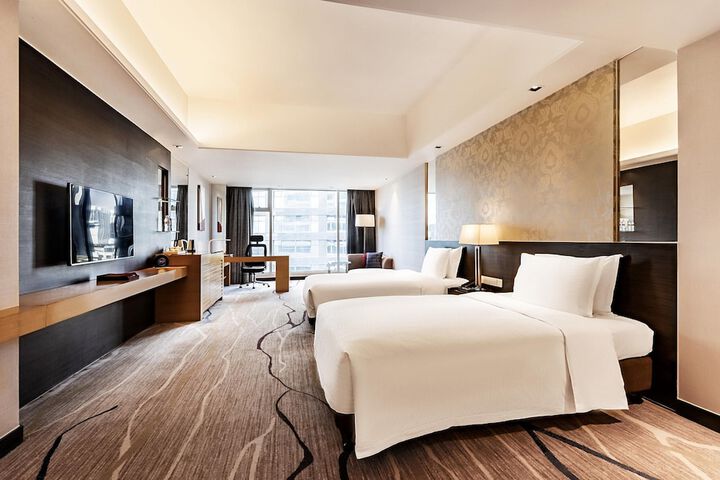 Room 14 of 104