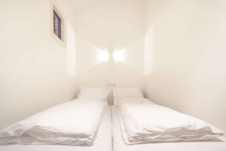 Room 11 of 137