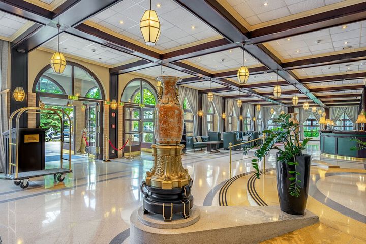 Hotel Lobby