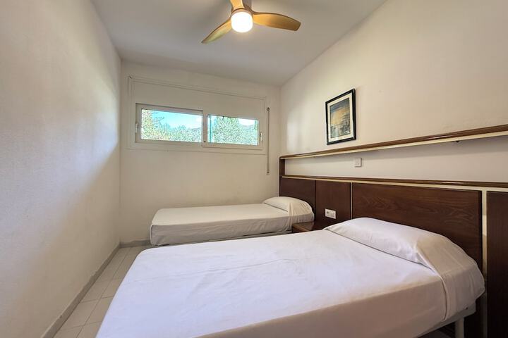 Room 2 of 84