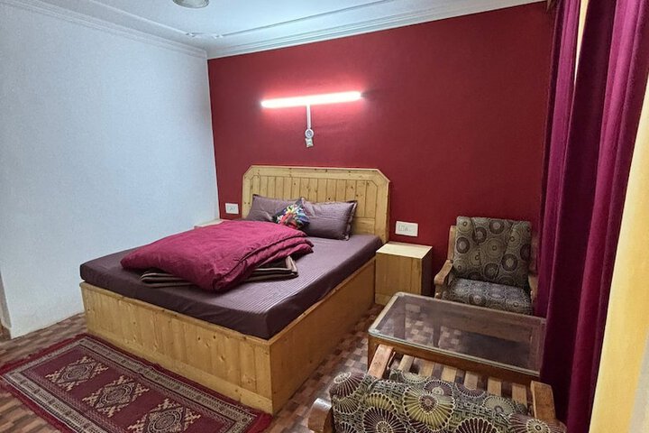 Room 18 of 28