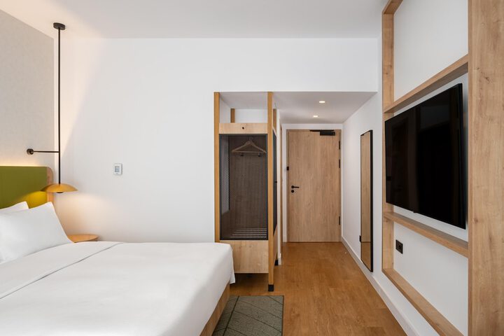 Room 40 of 83