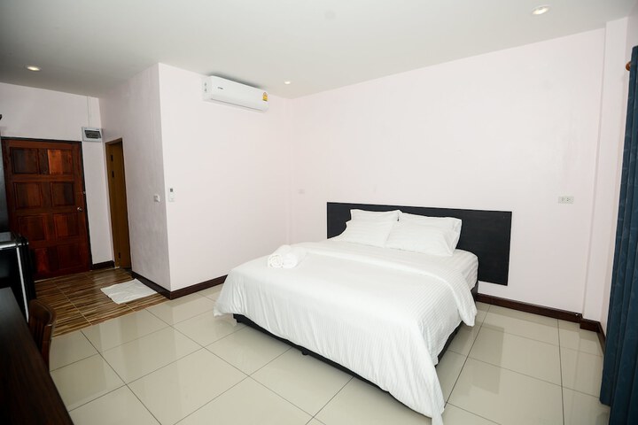 Room 8 of 27