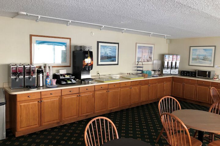 Breakfast/Coffee Service 29 of 43