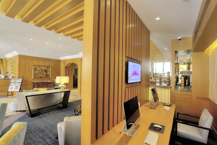 Entrance & Lobby