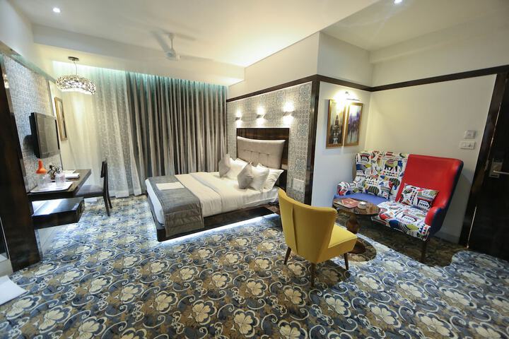 Room 11 of 31