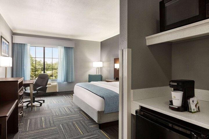 Room 6 of 45