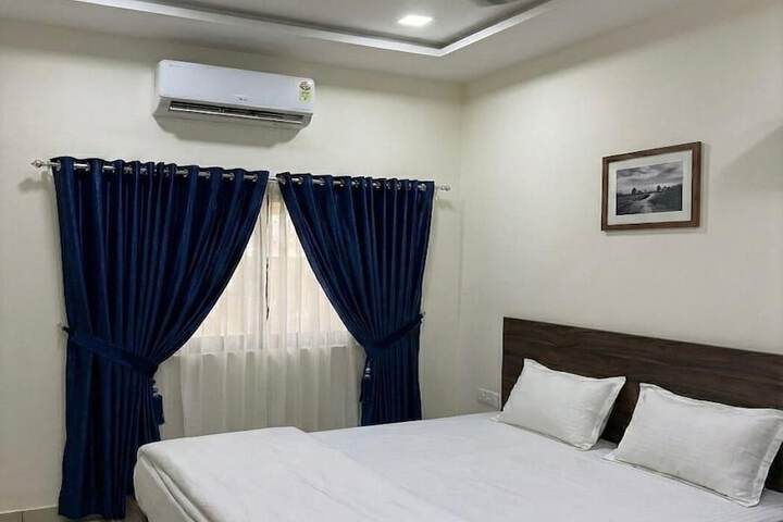 Room 4 of 10