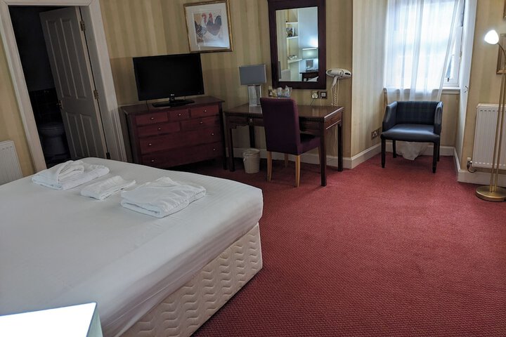 Room 11 of 35