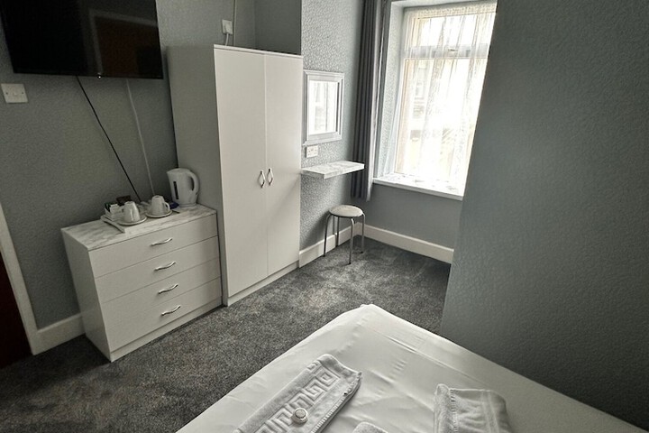 Room 7 of 19