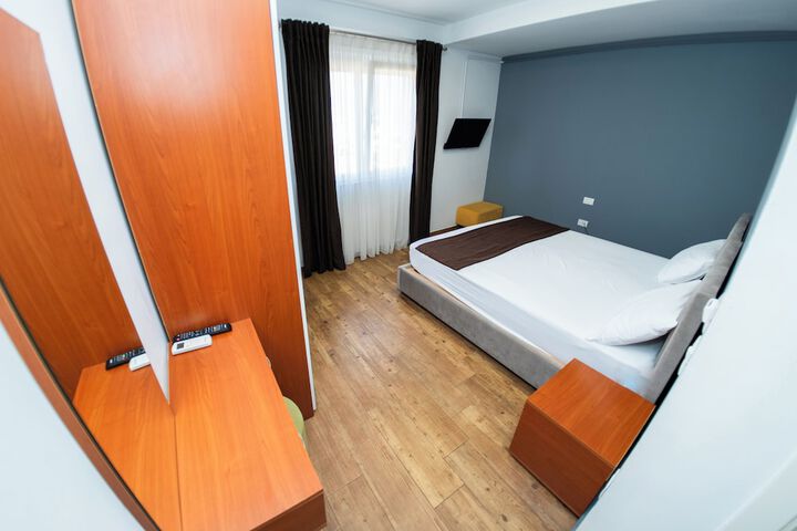Room 30 of 90