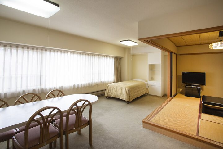 Room 9 of 108