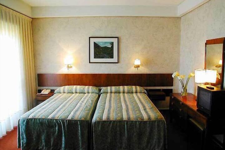 Room 6 of 24