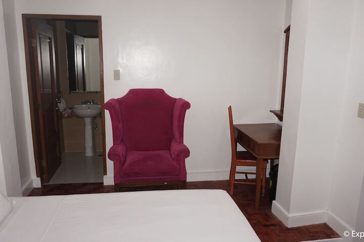 Room 28 of 83