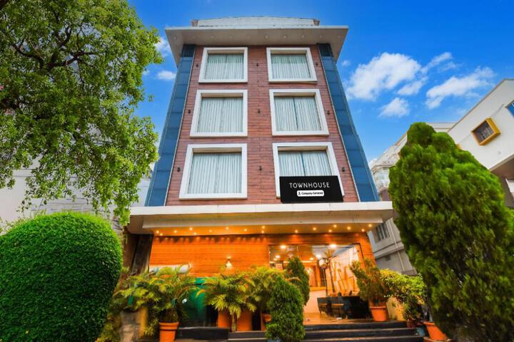 Super Townhouse Marine Drive Puri Formerly Royal Crown
