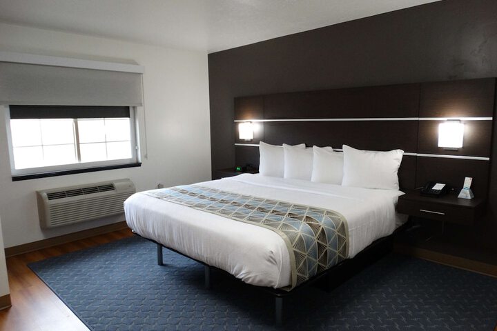 Room 17 of 40