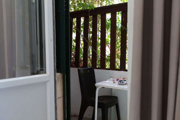 Room 15 of 166